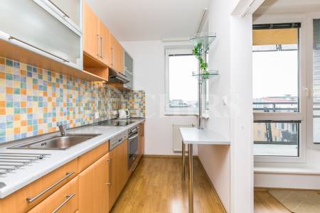 Pronájem bytu 3+kk s terasou a garážovým stáním, OV, 87m2, ul. Melodická 1380/5, Praha 13 - Hůrka