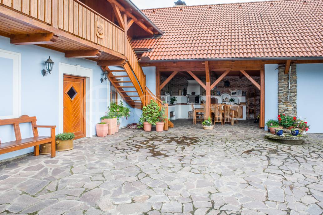 Prodej luxusního bydlení, dvou rodinných domů v obci Suš (Lipno)