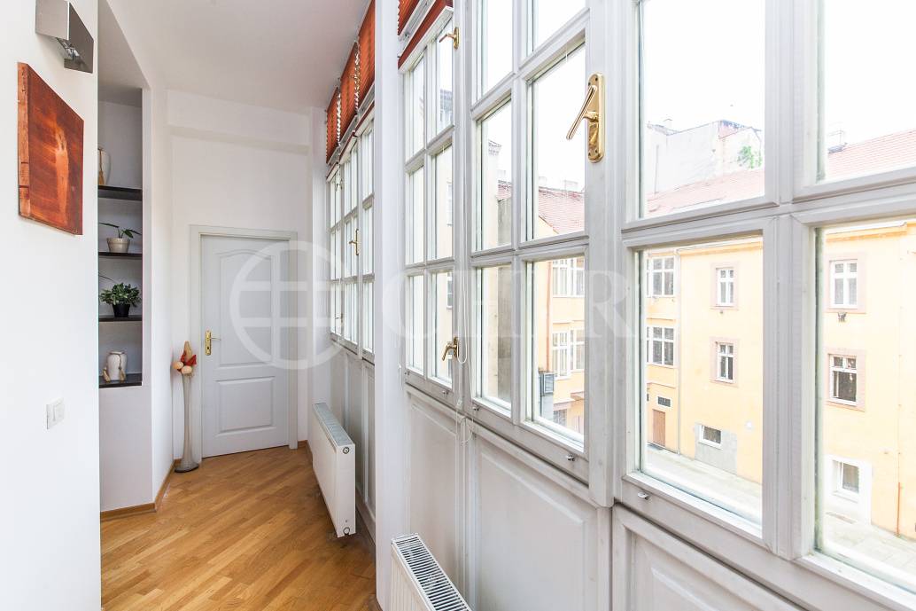 Prodej bytu 2+kk, OV, 50m2, ul. Staropramenná 404/7, Praha 5 - Smíchov