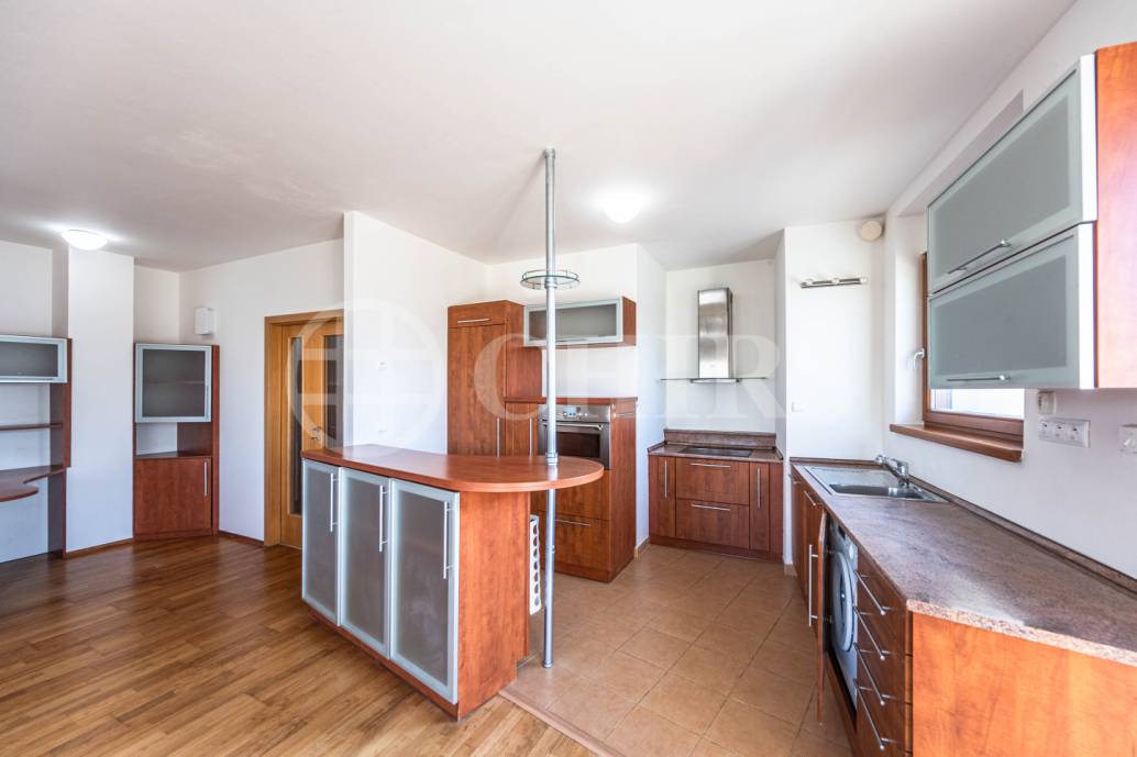 Pronájem bytu 3+kk se dvěma balkony, sklepem a garážovým stáním, OV, 94m2, ul. Schwarzenberská 708/2, Praha 5 - Jinonice