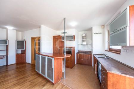 Pronájem bytu 3+kk se dvěma balkony, sklepem a garážovým stáním, OV, 94m2, ul. Schwarzenberská 708/2, Praha 5 - Jinonice