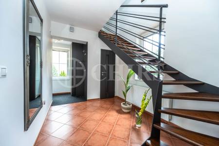 Prodej vícegeneračního rodinného domu s garáží, OV, U Cikánky 370/20, Stodůlky-Praha 5