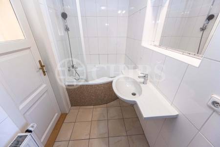 Pronájem RD 5+1 se zahradou, OV, ul. Na Ořechovce 201/20, Praha 6 - Střešovice