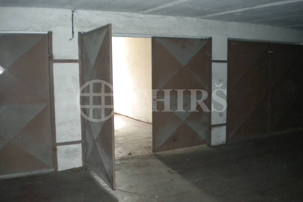 Pronájem garáže v garážovém domě, 20m2, Nikoly Vapcarova, Praha 4 - Modřany