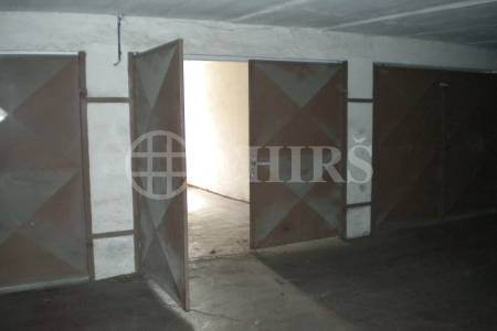 Pronájem garáže v garážovém domě, 20m2, Nikoly Vapcarova, Praha 4 - Modřany