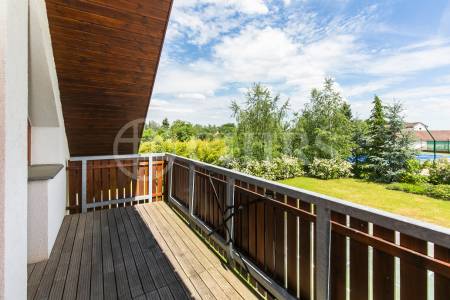 Prodej rodinného domu 6+1, 360 m2 s terasou,  zahradou, bazénem a garážovým stáním, Trnová 179, Trnová u Jíloviště 