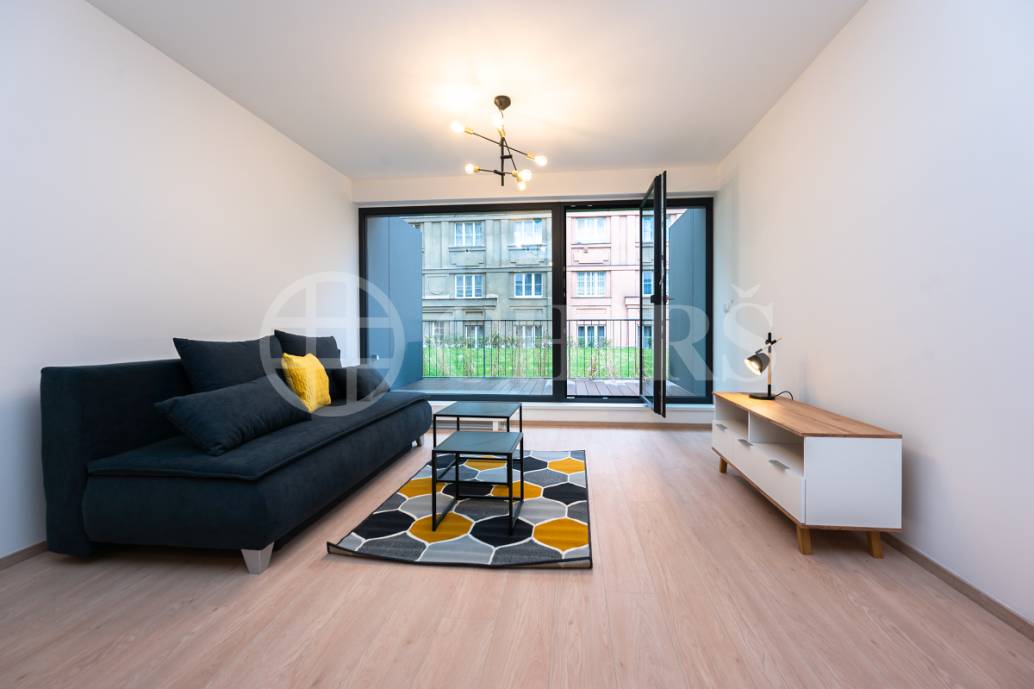 Pronájem bytu 1+kk/T + garážové stání, OV, 37m2 + 8m2 terasa, ul. Ocelářská 2625/17, P-9 Libeň Pronájem bytu 1+kk/T + garážové stání, OV, 37m2 + 8m2 terasa, ul. Ocelářská 2625/17, P-9 Libeň