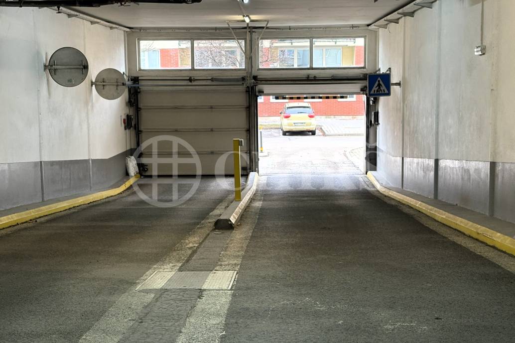 Prodej garážového stání, OV, 11 m2, ul. Voskovcova 1075/49, Praha 5 - Barrandov