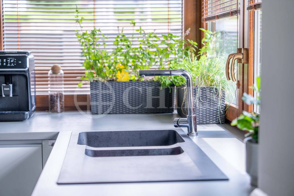 Prodej rodinného domu 5+kk s bazénem, zahradou a garáží, ul. U Mlýna 324, Chrustenice