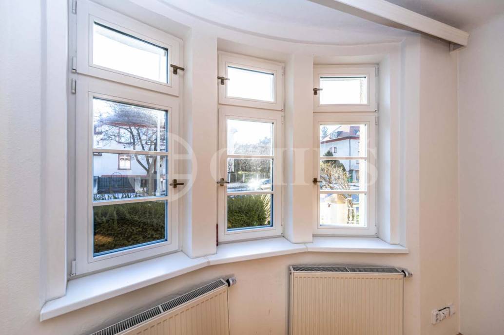 Pronájem RD 5+1 se zahradou, OV, ul. Na Ořechovce 201/20, Praha 6 - Střešovice