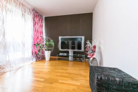 Prodej bytu 4+kk s balkonem a 2x garážovým stáním, OV, 113m2, ul. Za Zámečkem 746/5a, Praha 5 - Jinonice