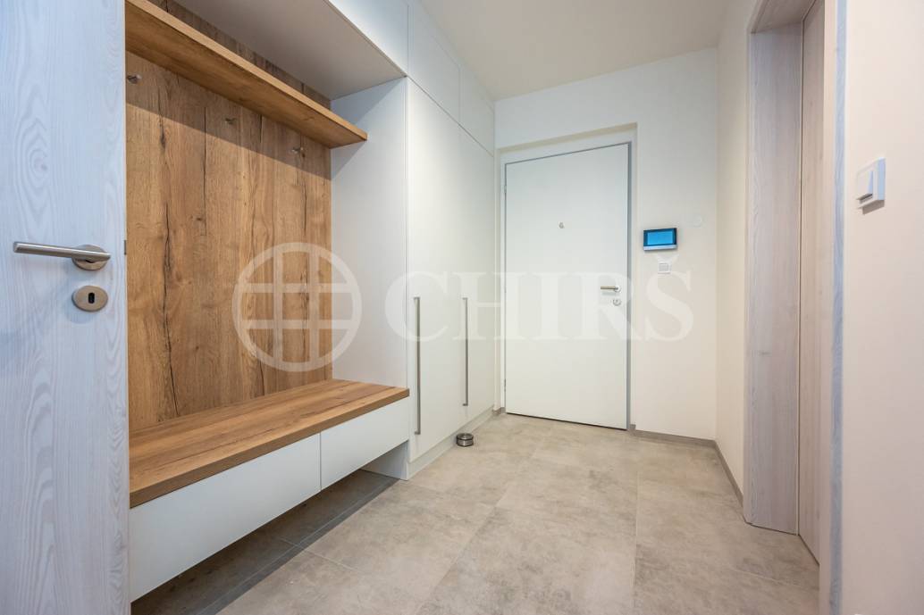 Pronájem bytu 1+kk/T + garážové stání, OV, 37m2 + 8m2 terasa, ul. Ocelářská 2625/17, P-9 Libeň Pronájem bytu 1+kk/T + garážové stání, OV, 37m2 + 8m2 terasa, ul. Ocelářská 2625/17, P-9 Libeň