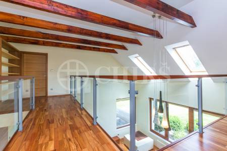 Prodej rodinného domu 6+1, 360 m2 s terasou,  zahradou, bazénem a garážovým stáním, Trnová 179, Trnová u Jíloviště 