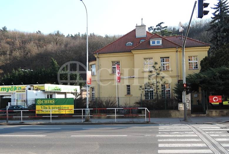 Pronájem 3-podlažní vily ke komerčnímu využití, ul. Vrchlického, Praha 5 - Košíře