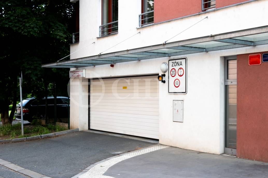 Prodej bytu 2+kk s lodžií a sklepem, OV, 60 m2, ul. Musílkova 1311/5b, Praha 5 - Košíře