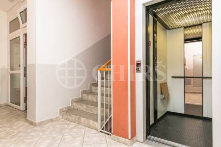 Prodej bytu 3+kk s balkonem a garážovým stáním, OV, 101m2, ul. Internacionální 1231/8, Praha 6 - Suchdol