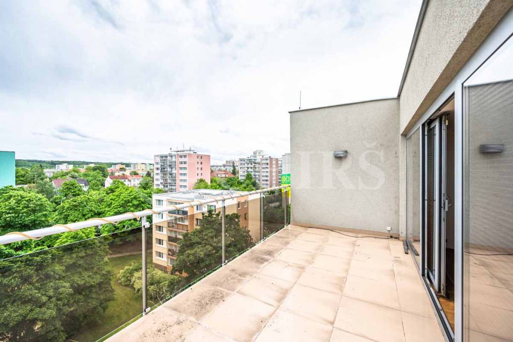 Pronájem bytu 2+kk s balkonem, OV, 63 m2, ul. Na Záhonech 1384/69, Praha 4 - Michle
