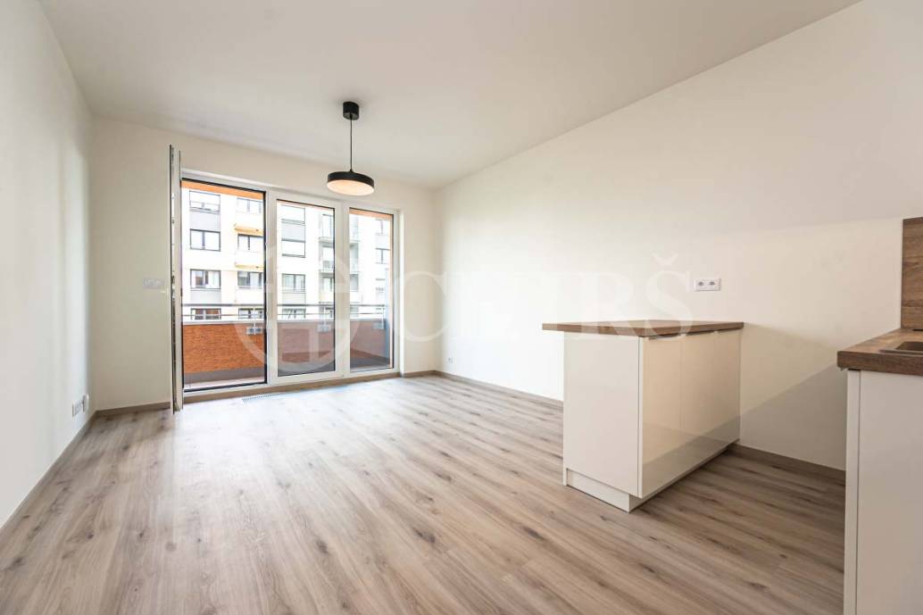 Pronájem bytu 1+kk s balkonem, OV, 30m2, ul. K Metru 227/151, Praha 5 - Stodůlky