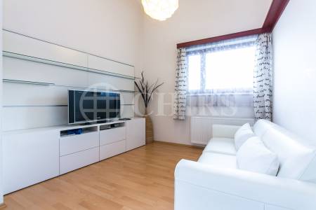 Pronájem ateliéru 2+kk s balkonem, OV, 58m2, ul. Pod Klamovkou 1268/3, Praha 5 - Košíře