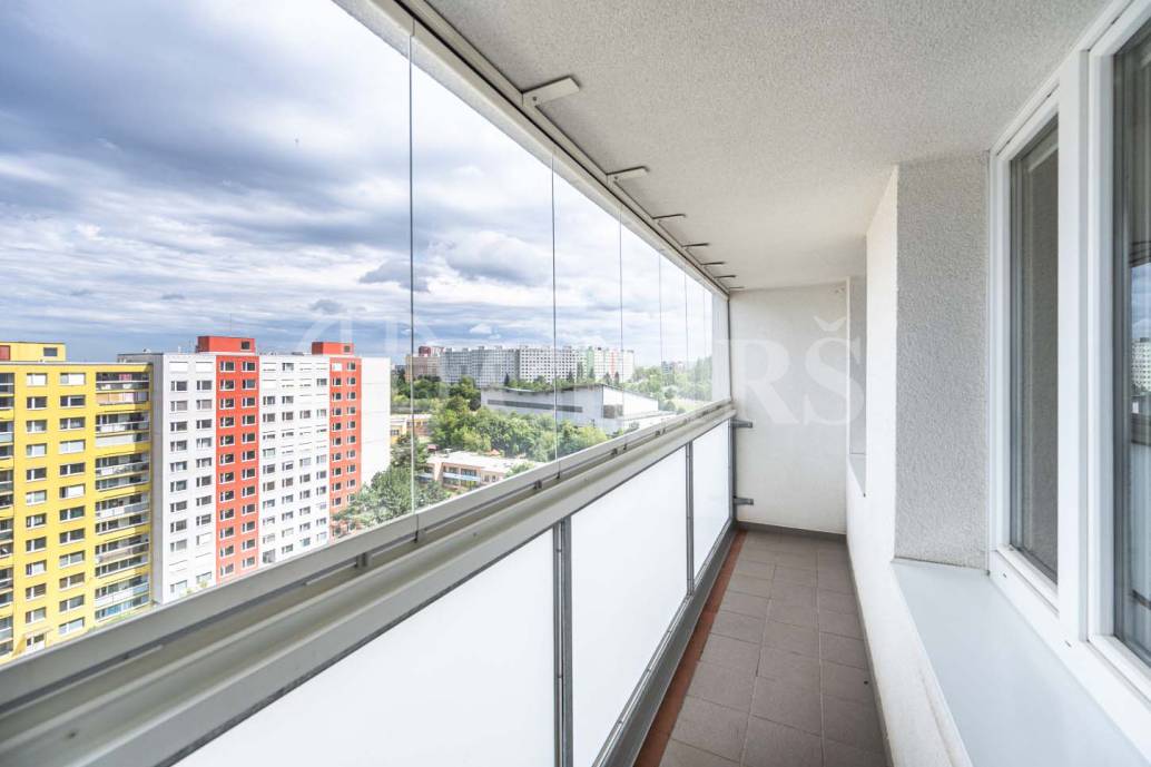 Pronájem bytu 3+1 s lodžií, DV, 84m2, ul. U Jezera 2041/14, Praha 5 - Stodůlky