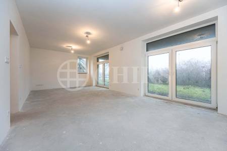 Prodej bytu 5+kk+pracovna s balkonem a zahradou, OV, 146m2, ul. Masarykova 1586/230, Rudná u Prahy