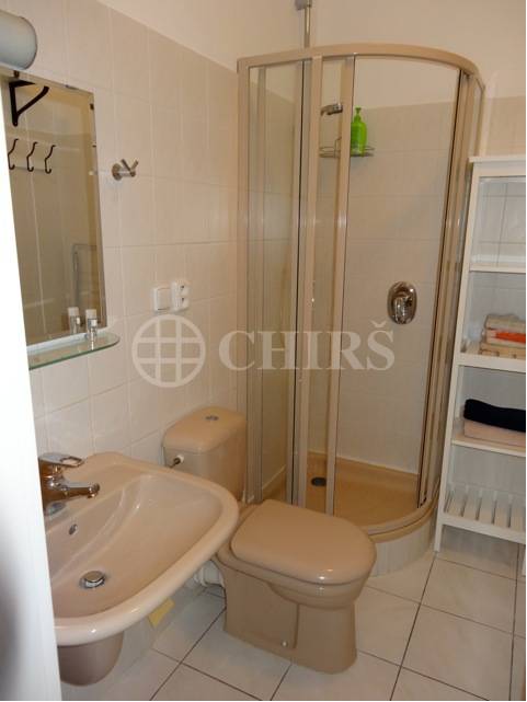 Pronájem bytu 1+kk/B, OV, 40 m2, ul. U Kříže 609/2, Praha 5 - Jinonice