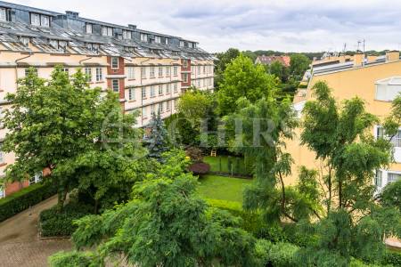 Prodej mezonetového bytu 4+kk, balkón, garážové stání, OV, 110 m2, ul. Předvoje 449/30, Praha 6 - Petřiny