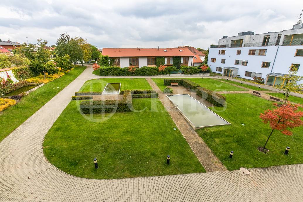 Prodej bytu 4+kk s balkonem a 2x garážovým stáním, OV, 113m2, ul. Za Zámečkem 746/5a, Praha 5 - Jinonice