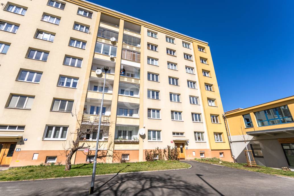 Pronájem bytu 2+1, OV, 57 m2, ul. Na Petřinách 295/58, Praha 6 - Veleslavín.