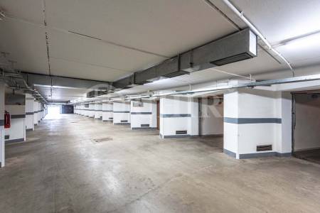 Prodej bytu 4+kk s terasou a uzamykatelnými garážemi, OV, 180m2, ul. Klausova 2559/11, Praha 5 - Stodůlky