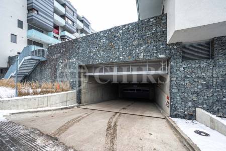 Prodej garážového stání, OV, 16 m2, ul. Pod Stolovou Horou 975/3, Praha 5 - Jinonice