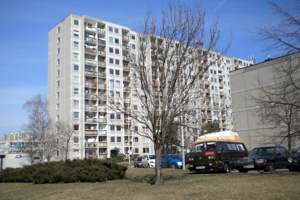 Pronájem bytu 2+kk/L, OV, 44m2, ul. Levského 3185/10, P-4  Modřany