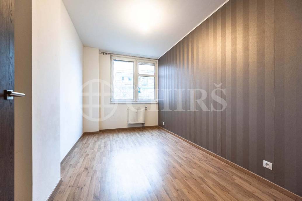 Prodej bytu 3+kk s balkonem, sklepem a garážovým stáním, OV, 102m2, ul. Voskovcova 1130/26, Praha 5 - Barrandov