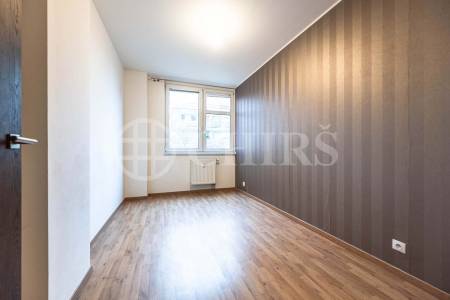 Prodej bytu 3+kk s balkonem, sklepem a garážovým stáním, OV, 102m2, ul. Voskovcova 1130/26, Praha 5 - Barrandov
