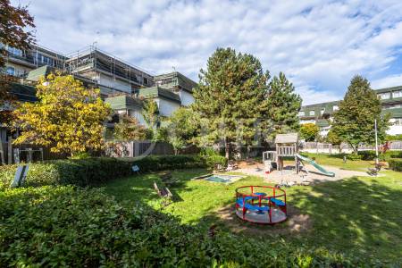 Prodej bytu 3+1 s  terasou, OV, 75 m², ul. Voskovcova 1075/61,  Praha 5 – Barrandov