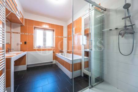 Prodej rodinného domu 6+kk s garáží a klubovnou, ul. Stradonická 28, obec Nižbor, okres Beroun