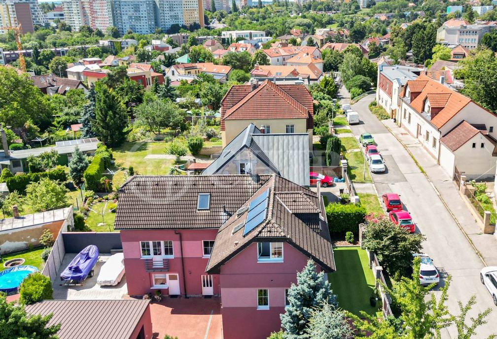 Prodej vícegeneračního rodinného domu s garáží, OV, U Cikánky 370/20, Stodůlky-Praha 5