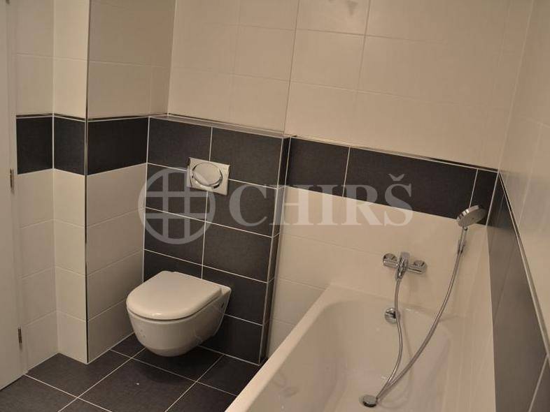 Pronájem bytu 1+kk/T, OV, 43m2, ul. Jednořadá 1123/35, Praha 6 – Bubeneč