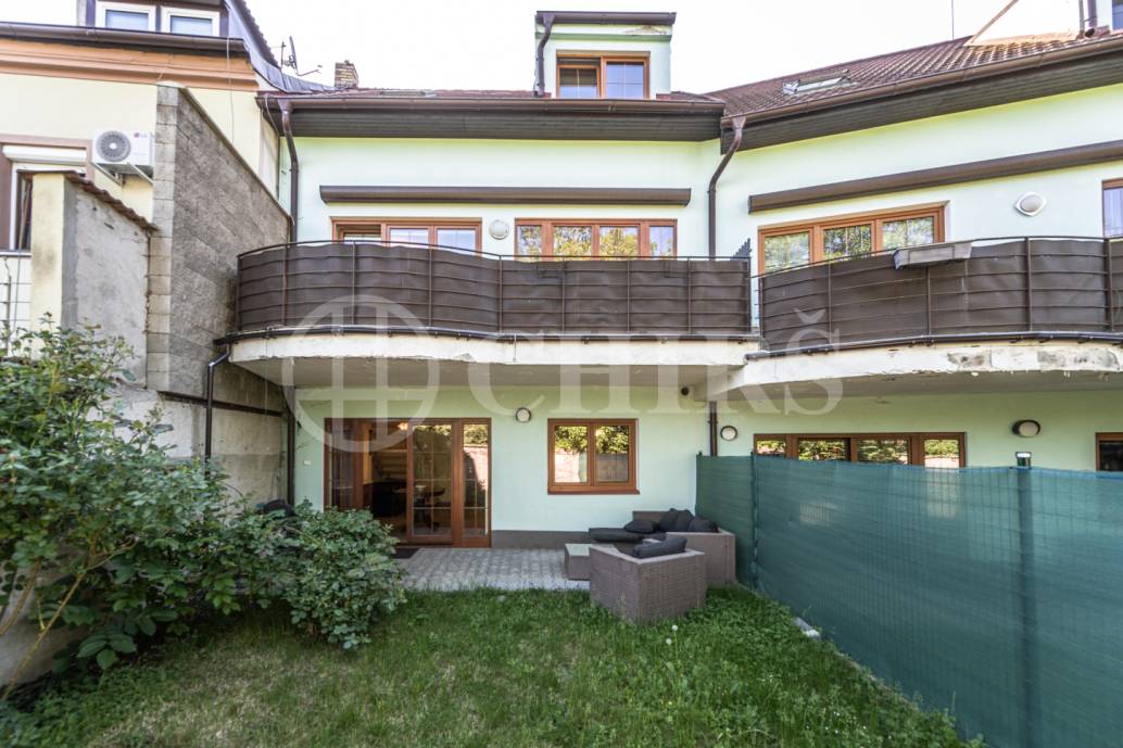 Pronájem rodinného domu 5+kk se zahradou, garáží a balkonem, ul. Mezi Lány 756/7b, Praha 5 - Jinonice