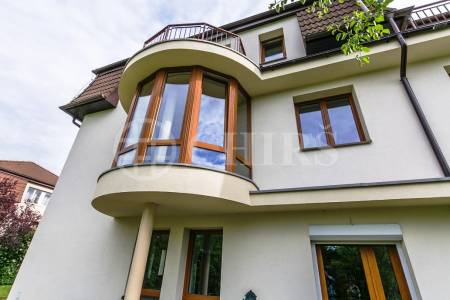 Pronájem rodinného domu 7+1, OV, 420m2, ul. U Albrechtova Vrchu 1182/12, Praha 5 - Stodůlky