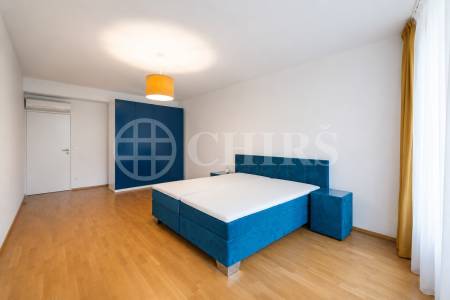 Pronájem bytu 4+kk s lodžií, OV, 152m2, ul. Švédská 1010/15, Praha 5 - Smíchov