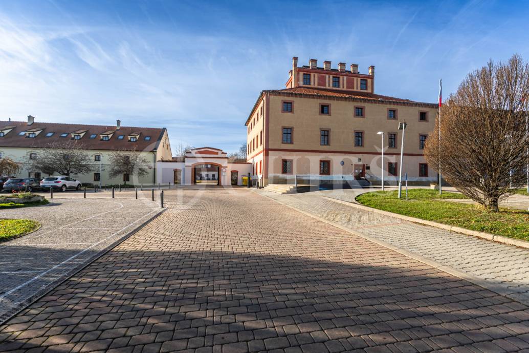 Pronájem bytu 1+kk, OV, 30 m2, ul. Husovo náměstí 10,  Hostivice