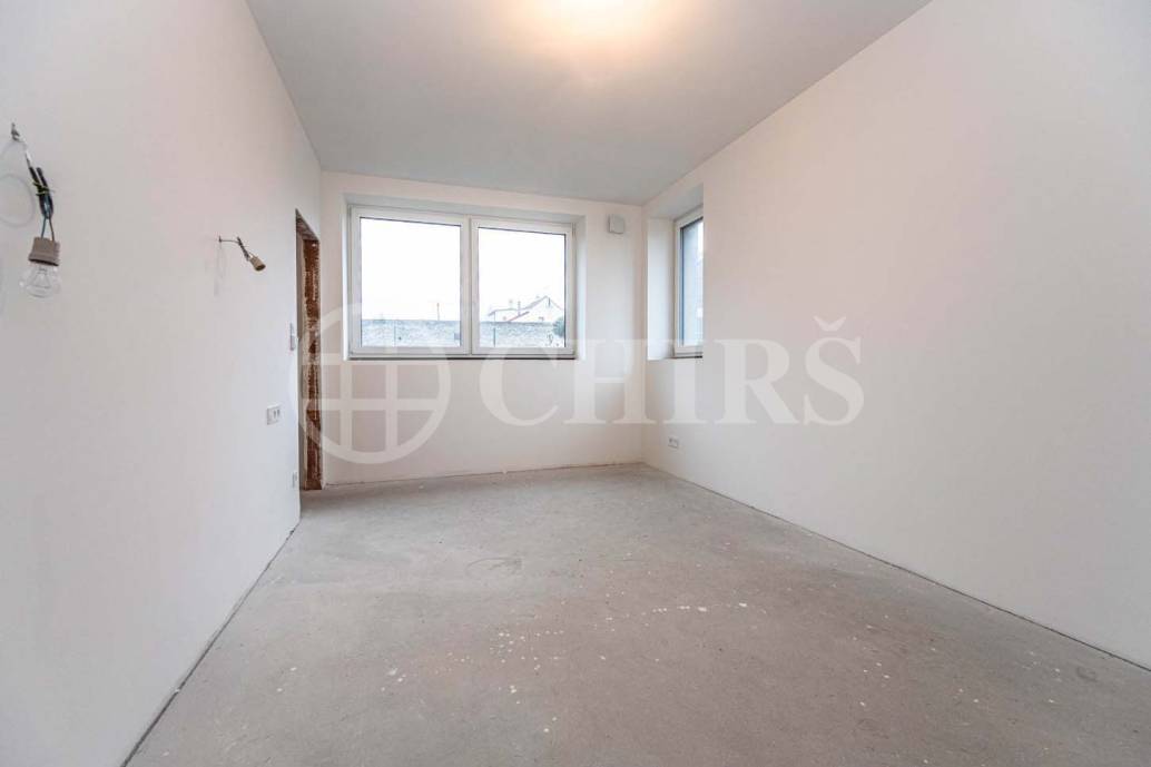 Prodej bytu 5+kk+pracovna s balkonem a zahradou, OV, 143m2, ul. Masarykova 1586/230, Rudná u Prahy