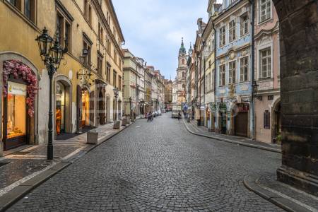 Pronájem  bytu 2+kk s balkonem, 53m2, ul. Mostecká, Praha 1- Malá Strana