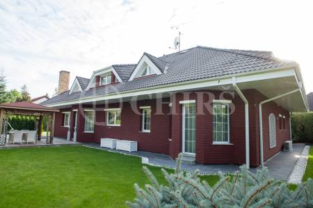 Prodej rodinné vily 7+1+příslušenství, 402m2, pozemek 1138m2, ul. Chrpová 648, Průhonice