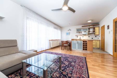Pronájem bytu 2+kk s balkonem, OV, 65m2, ul. Hlubocká 710/2, Praha 5 - Jinonice