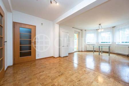 Prodej rodinného domu 7+kk s terasami, OV, 212m2, ul. Vyšebrodská 857/5, Praha 4 - Libuš