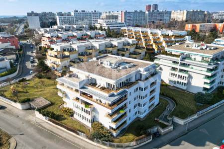 Prodej bytu 4+1 s balkonem, lodžií, sklepem a garážovými stáními, OV, 172m2, ul. Klausova 1361/13a, Praha 5 - Stodůlky