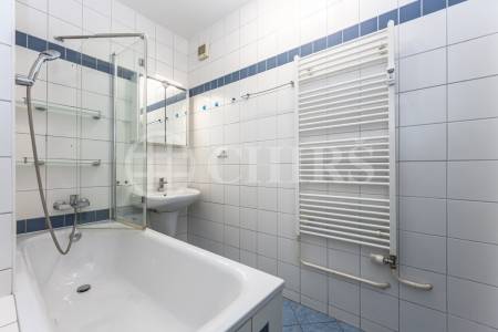 Prodej bytu 1+1 se sklepem, OV, 53 m², ul. Zavadilova 96/14, Praha 6 – Dejvice.