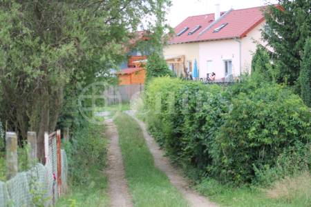 Prodej pozemku 4158 m2, ul. Karlovotýnská Praha - Západ, Nučice